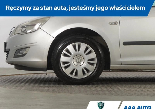 Opel Astra cena 26000 przebieg: 175943, rok produkcji 2011 z Poznań małe 172